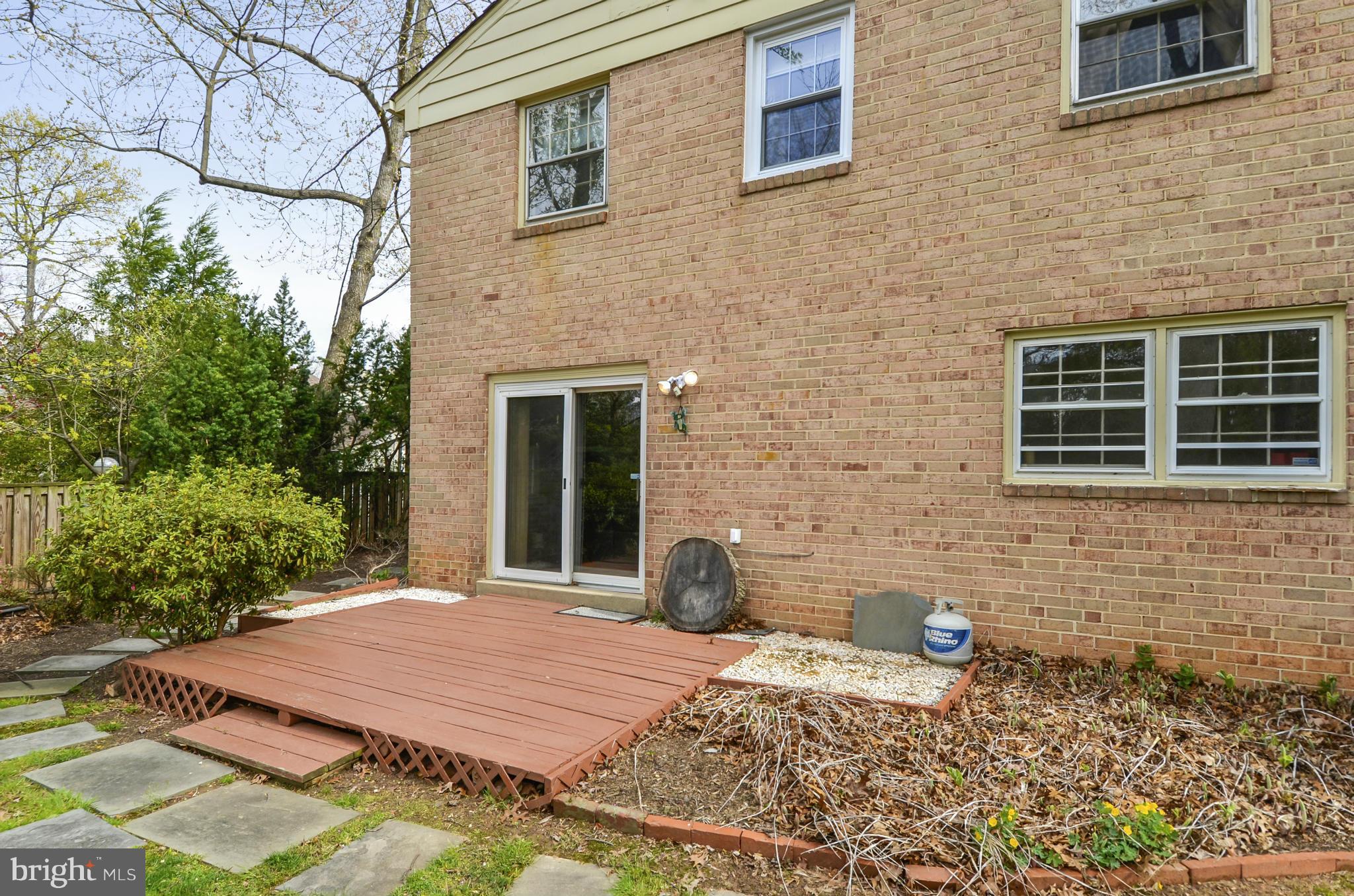 1395 Kimblewick Road Potomac, MD 20854 - Photo 29 of 30 a front view of a house with yard