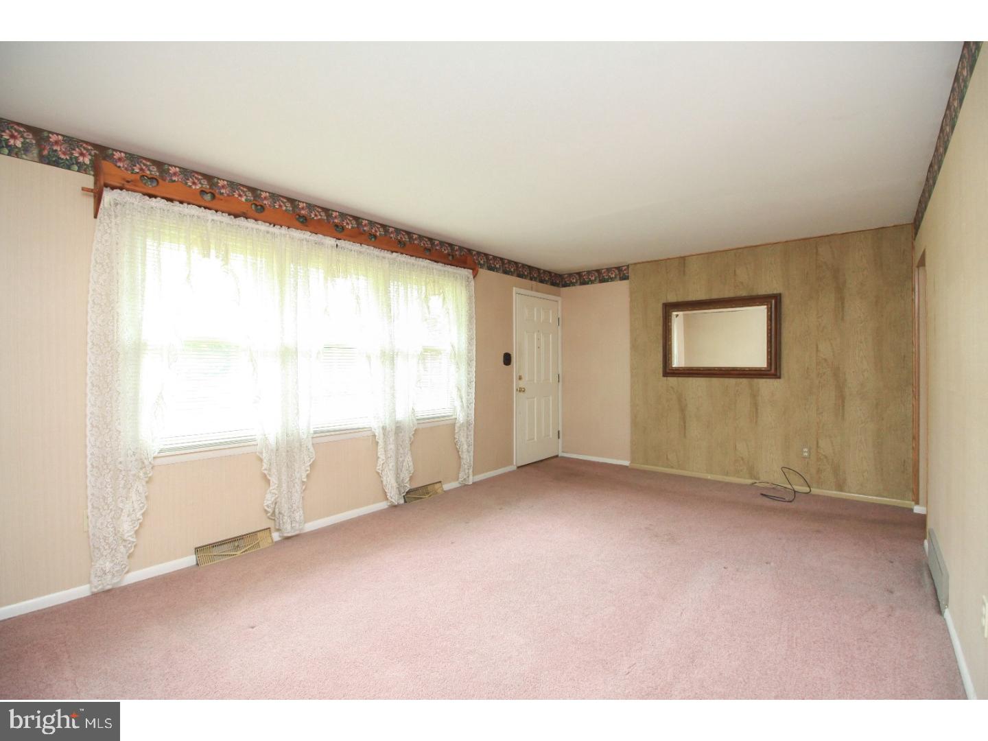 7 Collins Lane Maple Shade, NJ 08052 - Photo 12 of 25 Living Room