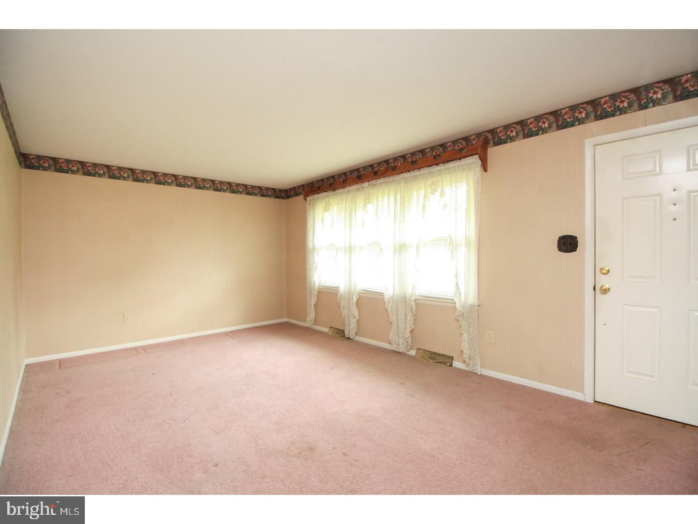 7 Collins Lane Maple Shade, NJ 08052 - Photo 10 of 25 Living Room