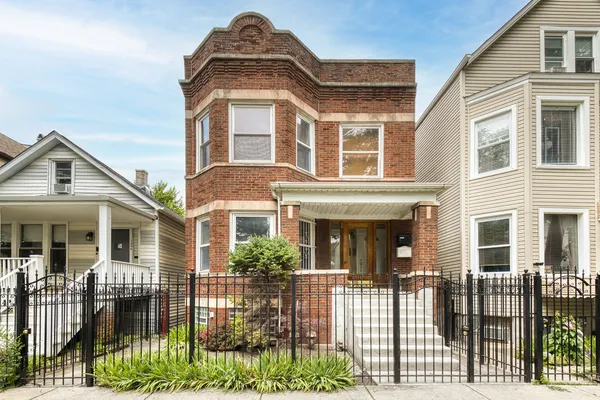 $2,625 | 1648 North St Louis Avenue, Unit 2, Chicago, IL 60647