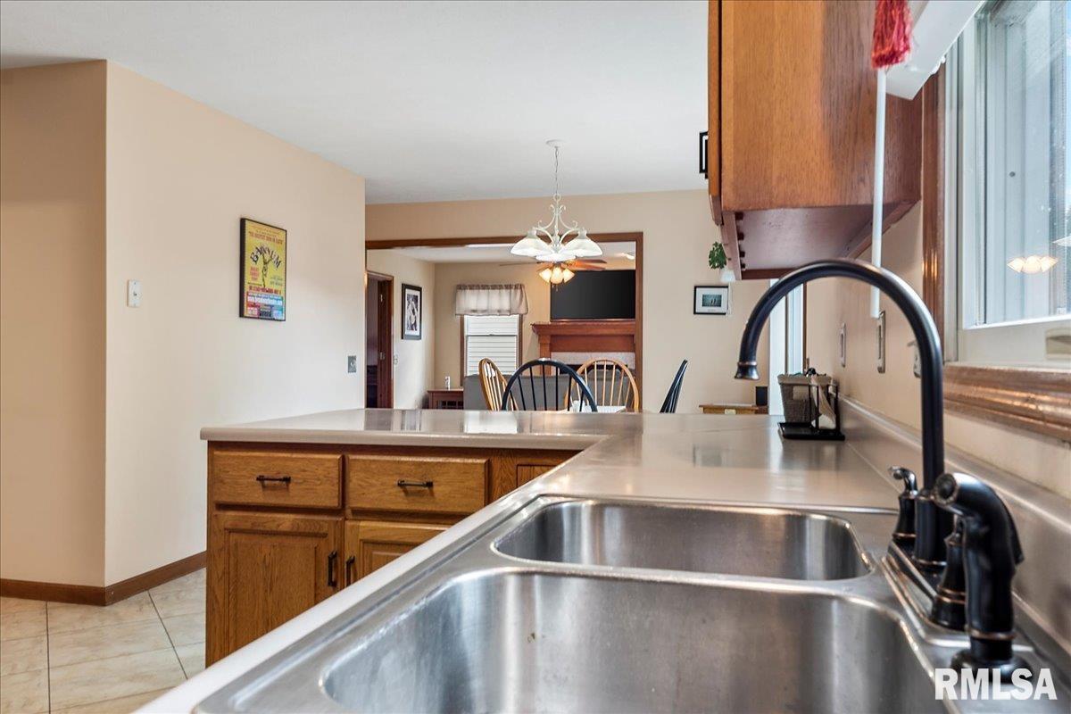 2201 Redlands Drive Springfield, IL 62711 - Photo 14 of 95 Gallery Image 14