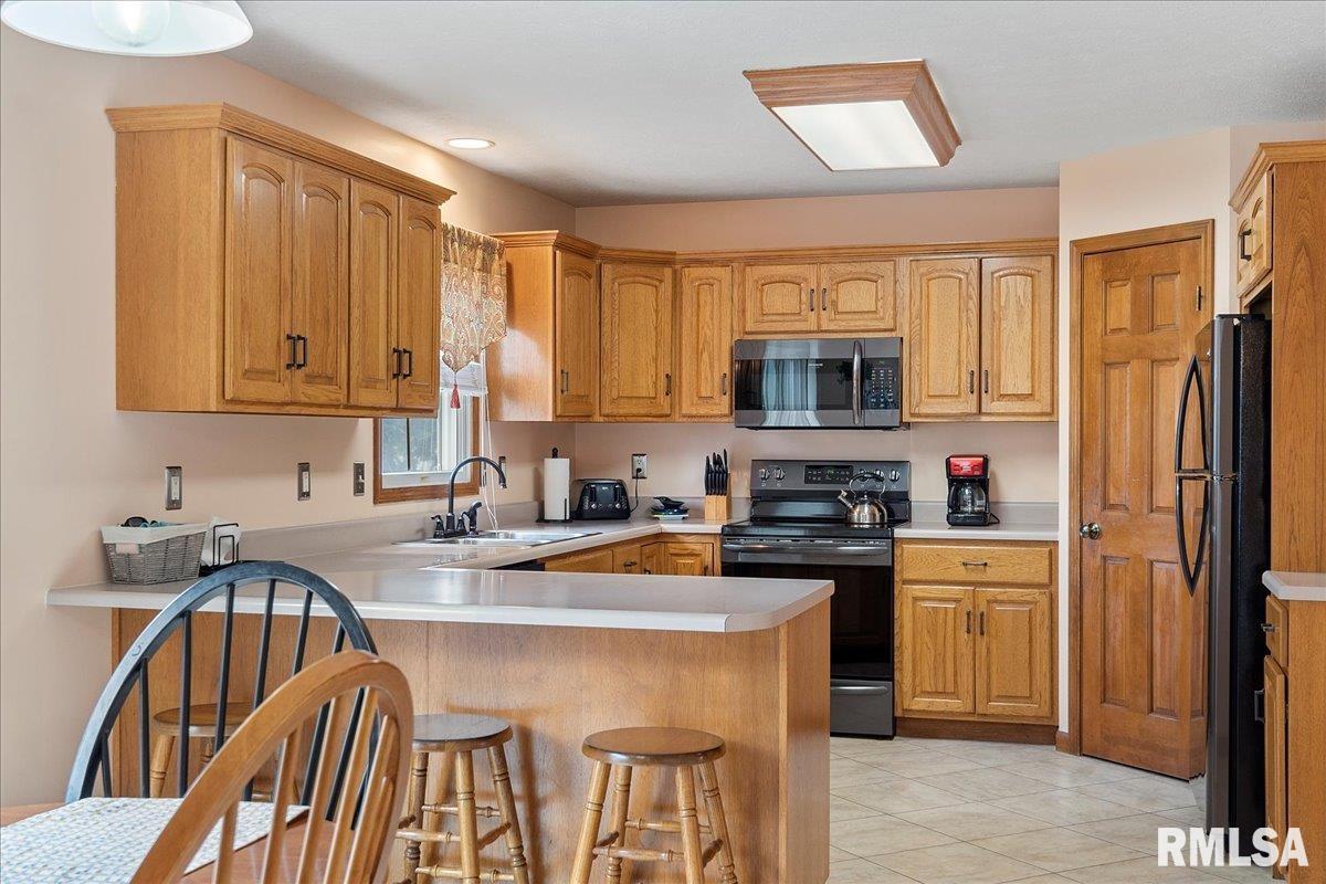 2201 Redlands Drive Springfield, IL 62711 - Photo 2 of 95 Gallery Image 2