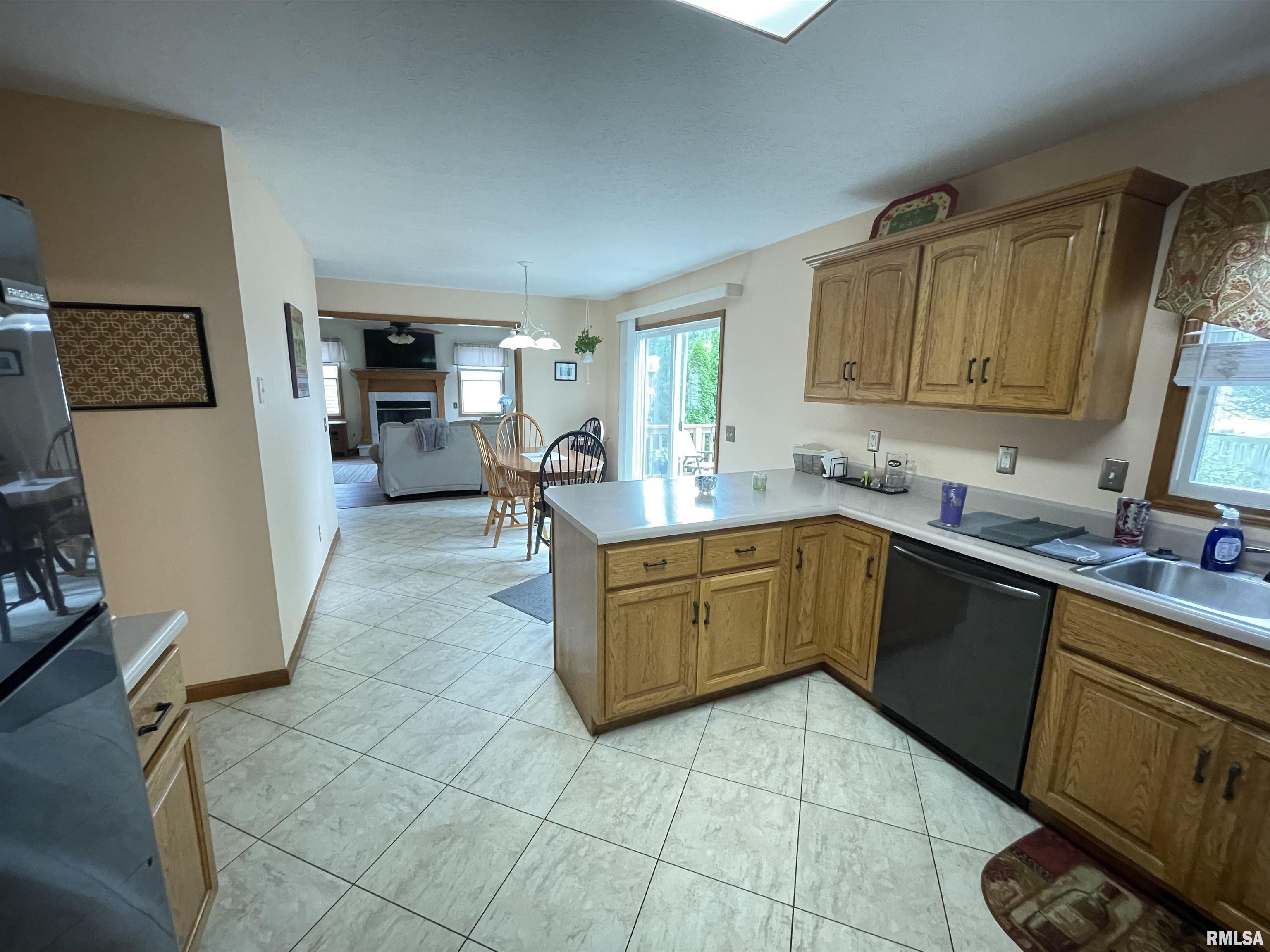 2201 Redlands Drive Springfield, IL 62711 - Photo 5 of 95 Gallery Image 5