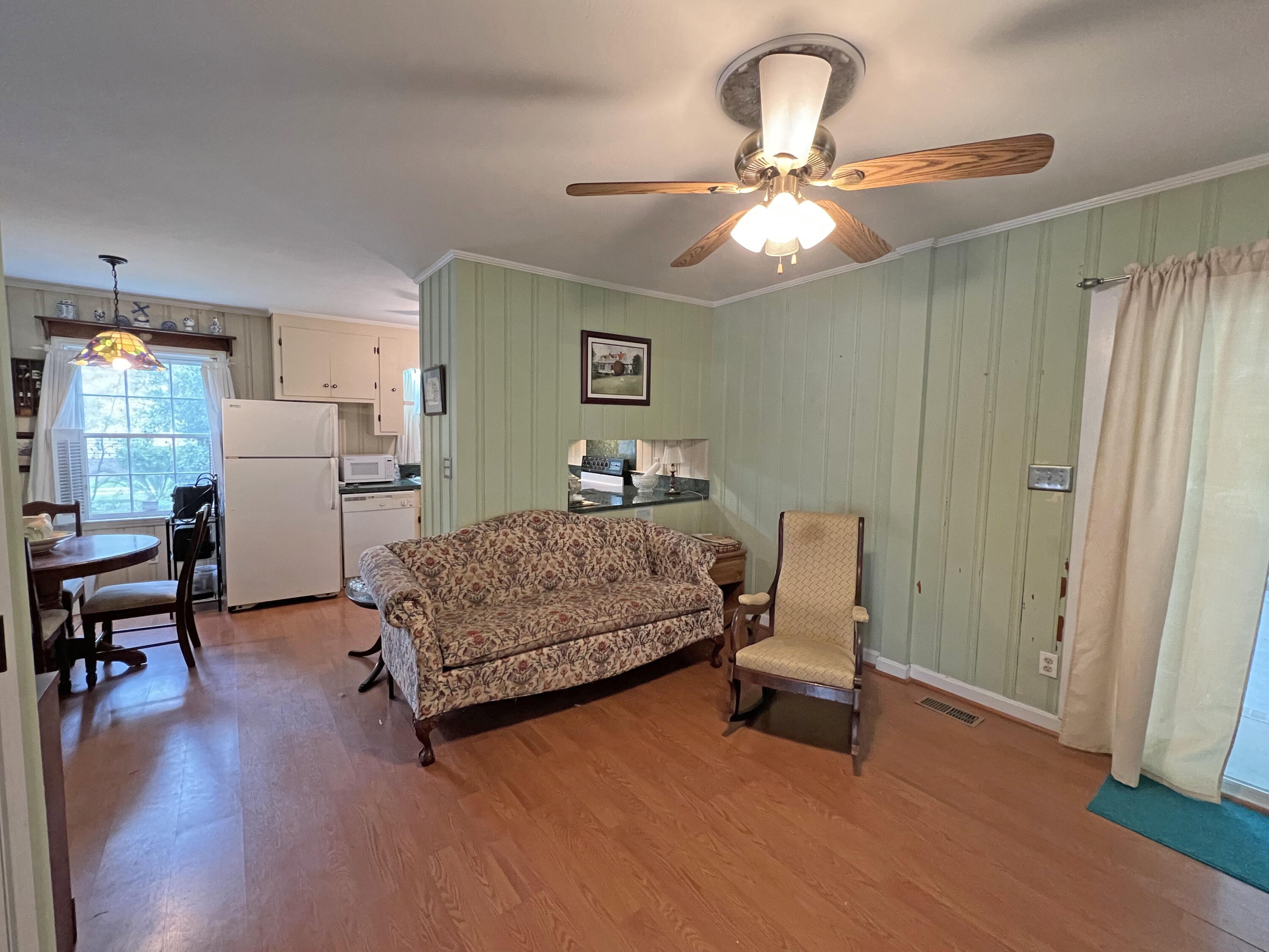 640 Hampton Street Elloree, SC 29047 - Photo 18 of 24 hampton19