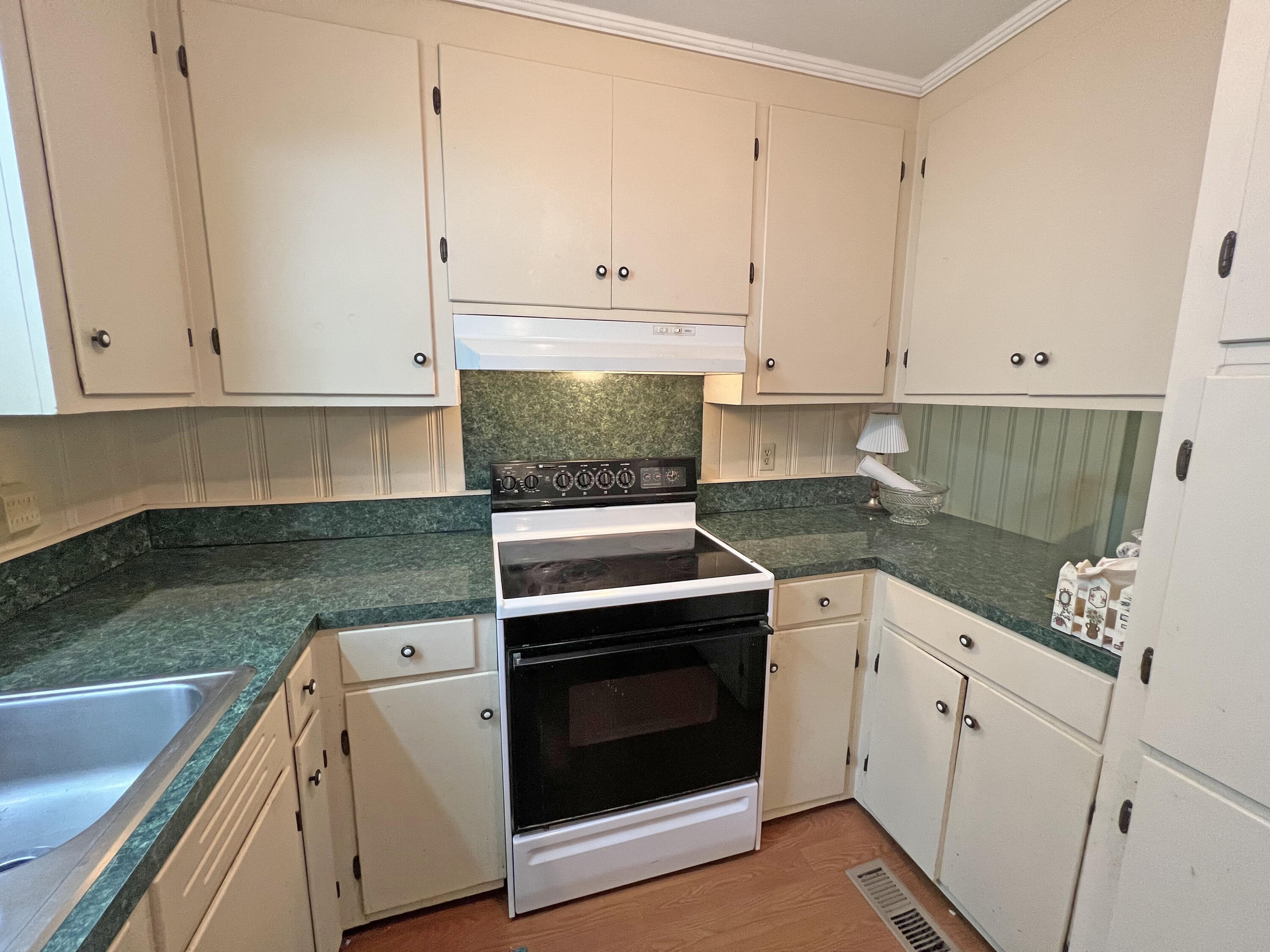 640 Hampton Street Elloree, SC 29047 - Photo 23 of 24 hampton24