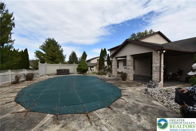 a view of a house with entertaining space