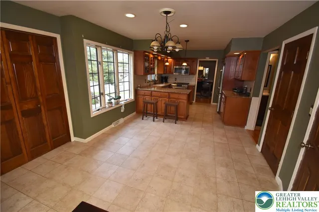 a view of livingroom with furniture