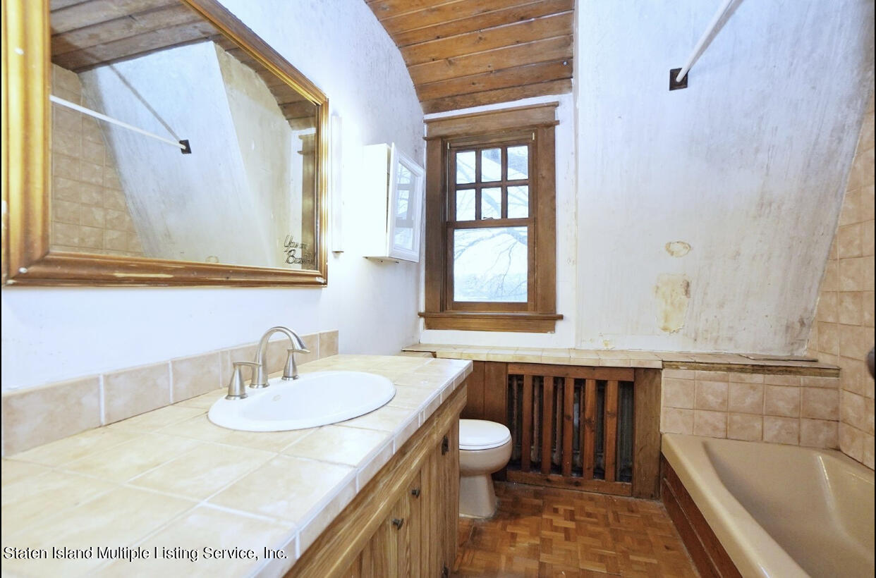 117 Windermere Road Staten Island, NY 10305 - Photo 20 of 25 AE562AC8-891F-4C98-94E1-B8F0AB4C8AE0_1_2