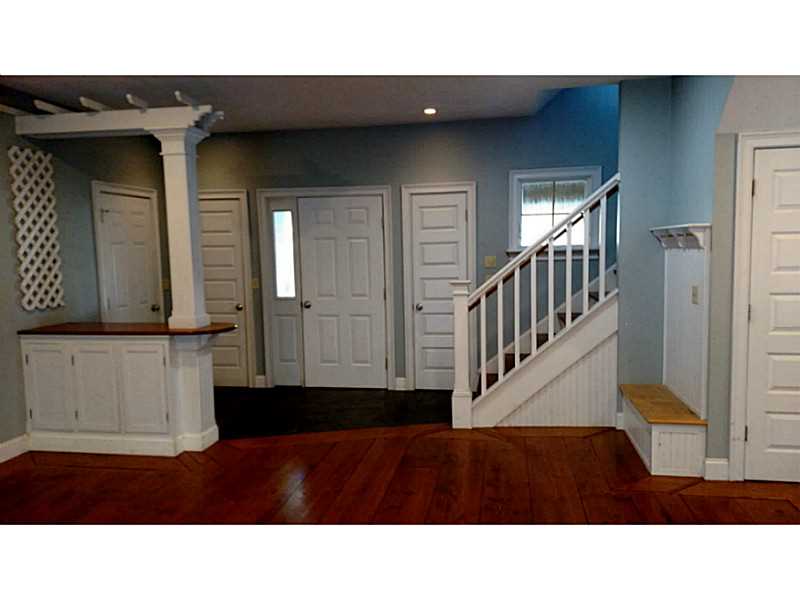73 Oak Road South Kingstown, RI 02879 - Photo 3 of 25 Entry.