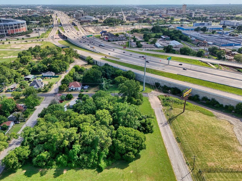 700-702 Spring Street Waco, TX 76704 - Photo 4 of 8 a view of a city