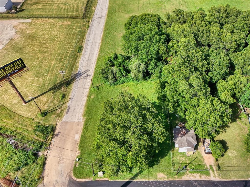 700-702 Spring Street Waco, TX 76704 - Photo 6 of 8 a view of a garden