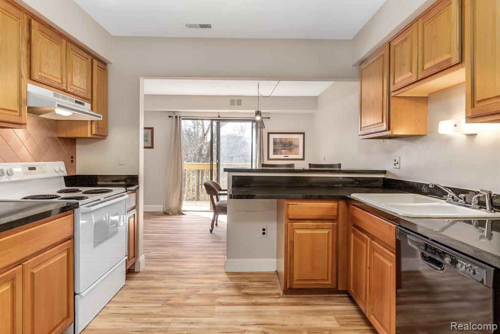 1693 Riverside Drive, Unit 5 Rochester Hills, MI 48309 - Photo 5 of 25