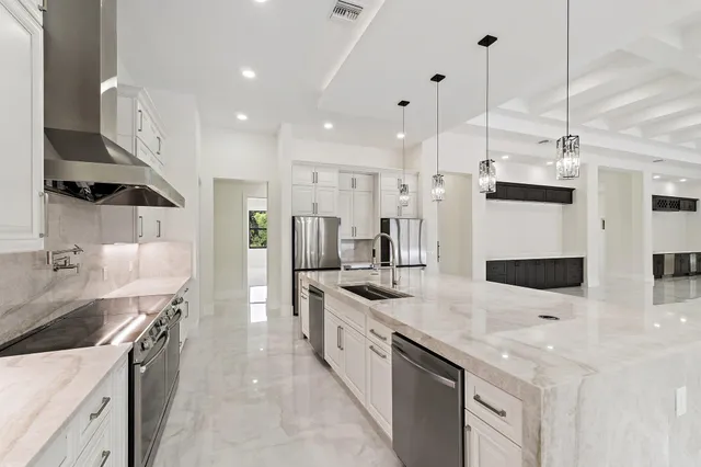 a view of an house with backyard porch and garden