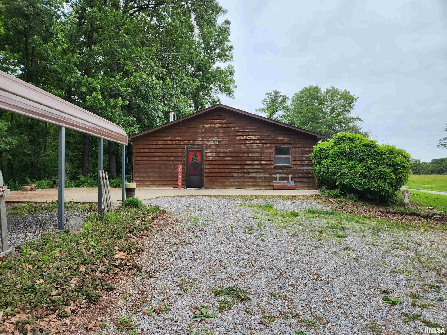 3547 Highway 148 Waltonville, IL 62894 - Photo 2 of 29 a front view of a house with a yard