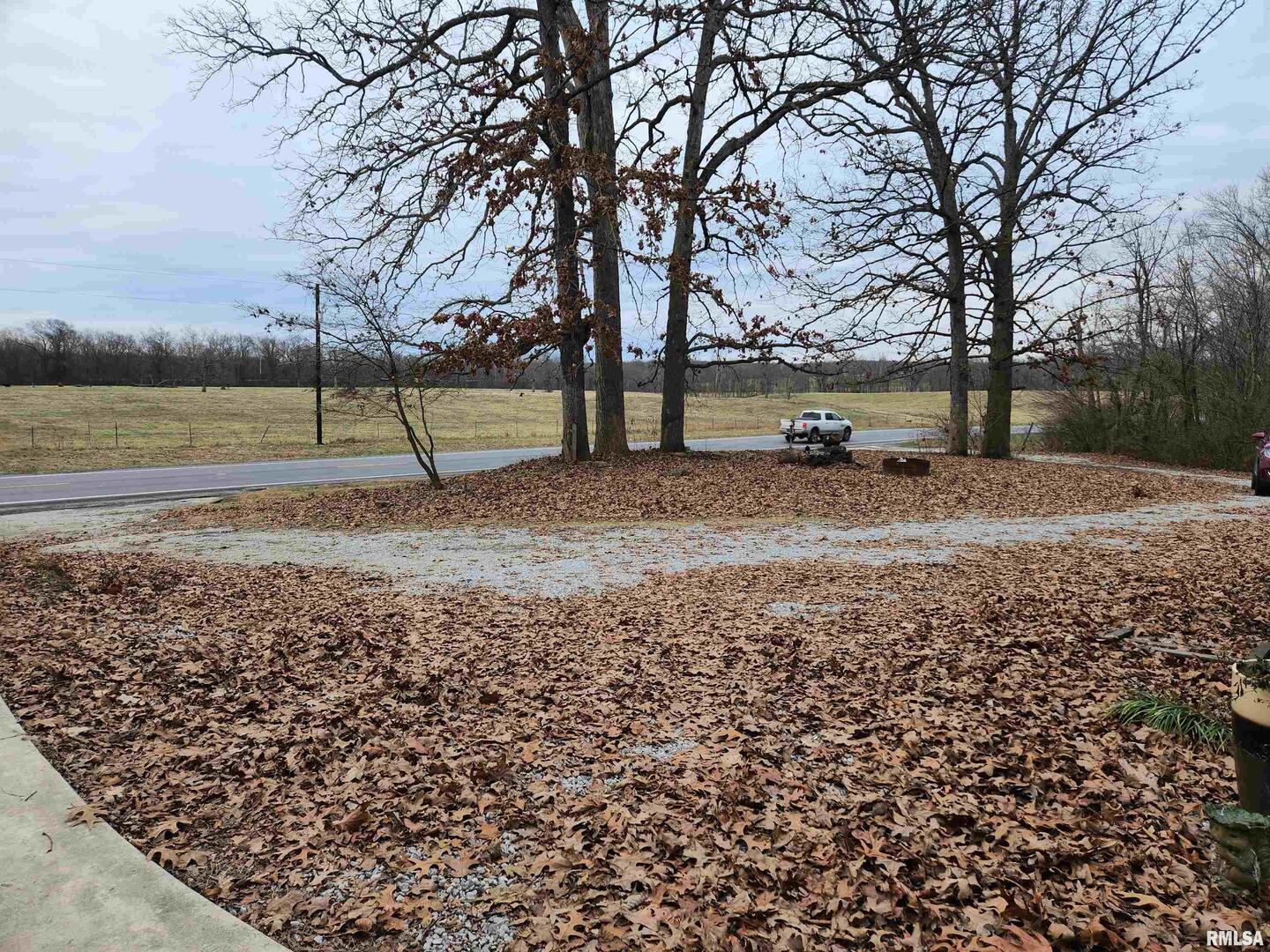 3547 Highway 148 Waltonville, IL 62894 - Photo 27 of 29 a backyard of a house with lots of green space