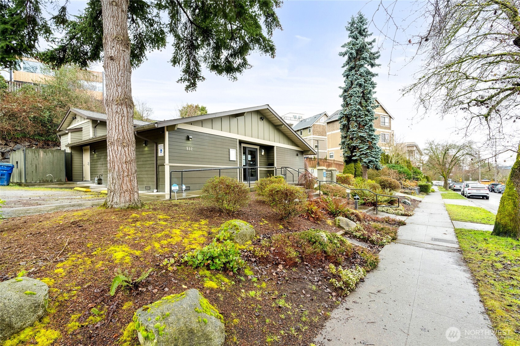 812 Davis Place South Seattle, WA 98144 - Photo 4 of 34