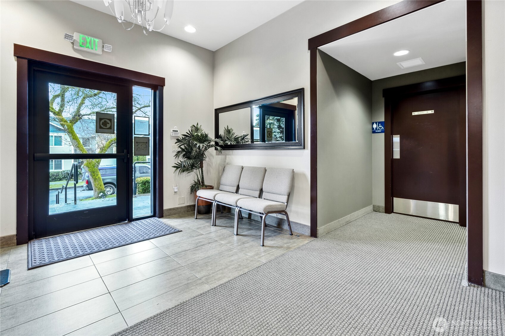 812 Davis Place South Seattle, WA 98144 - Photo 8 of 34