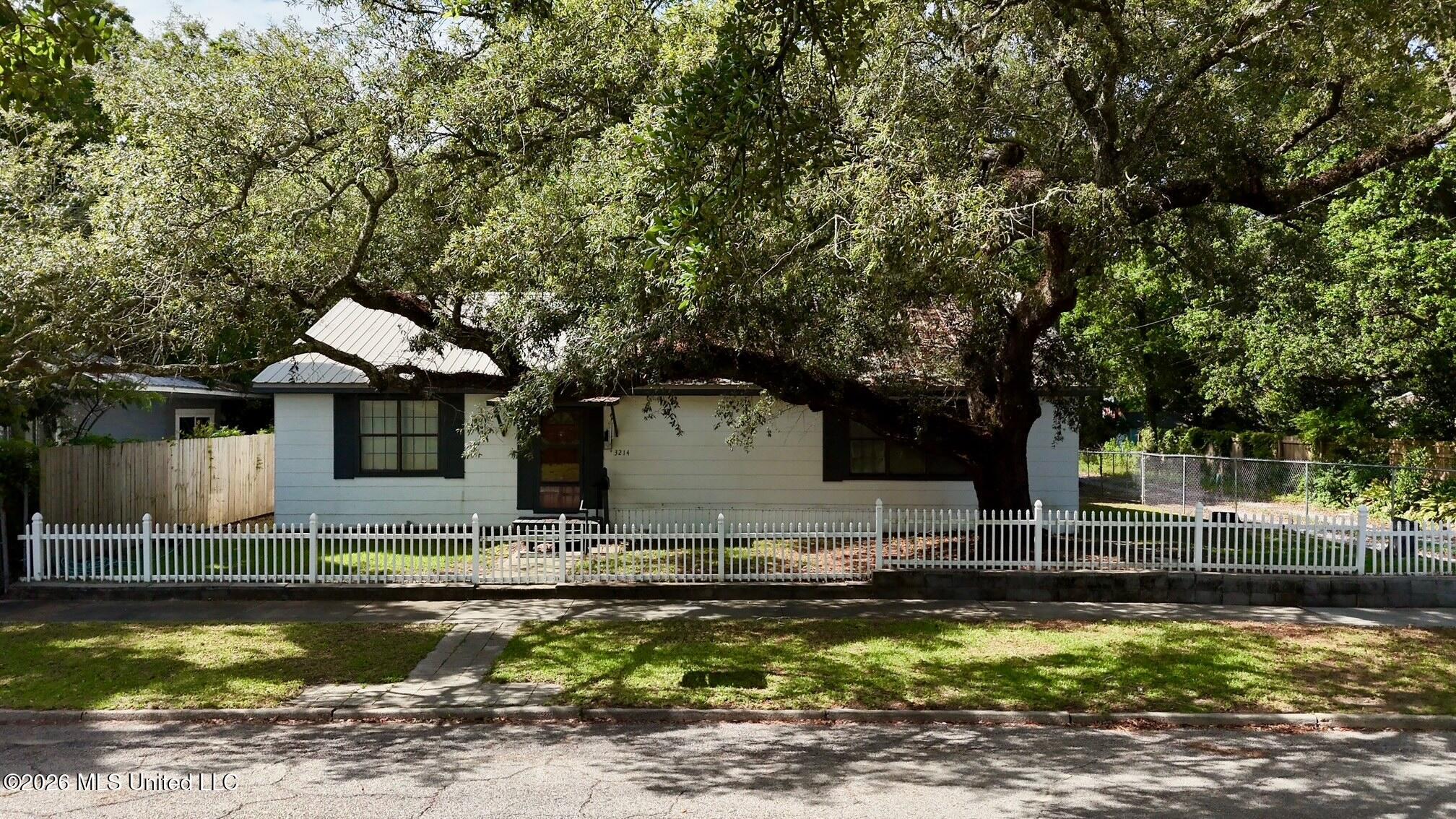 3214 14th Street Gulfport, MS 39501 - Photo 2 of 22 dji_fly_20260605_160842_0019_17806942078