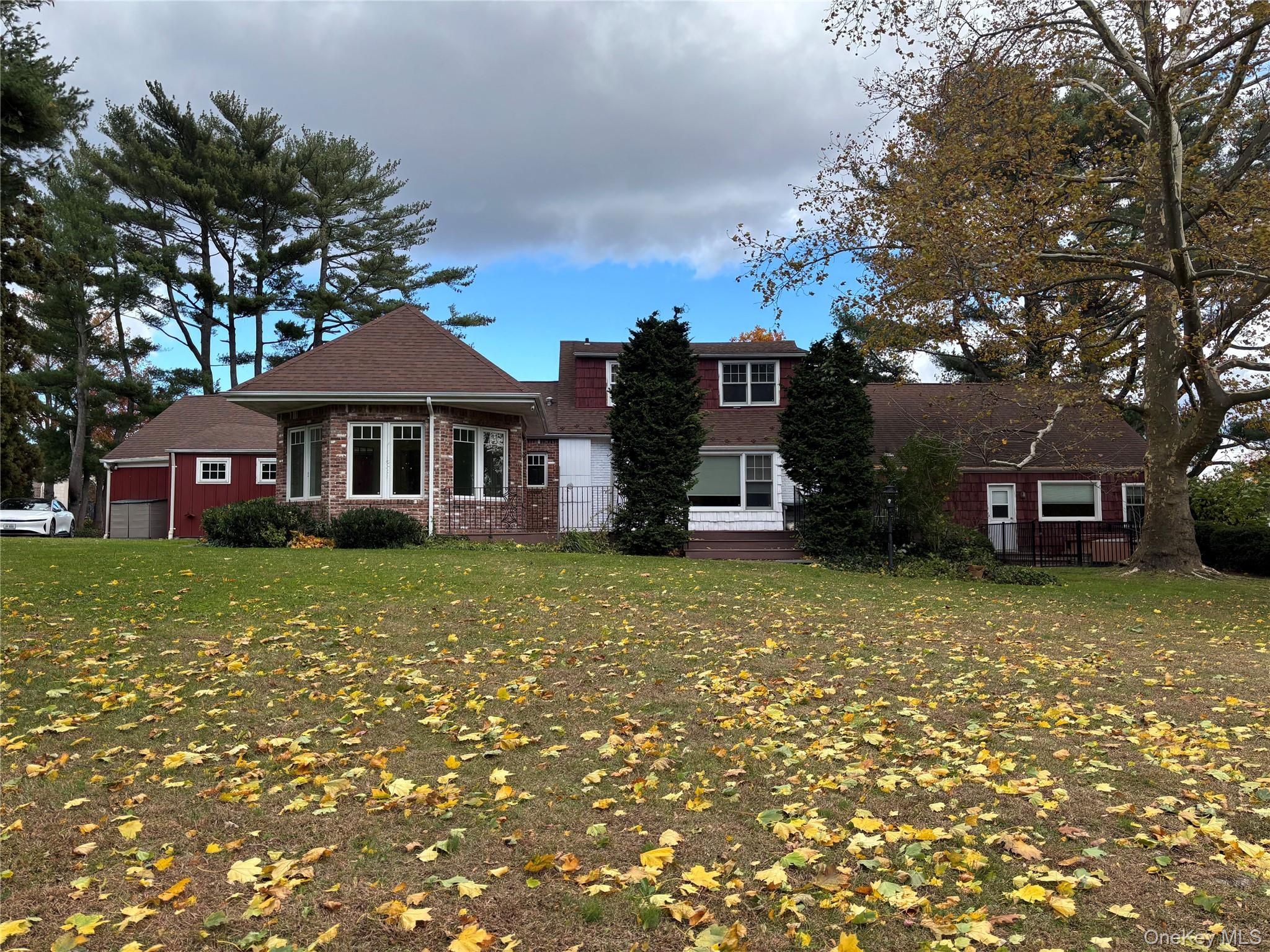 18 Lighthouse Road Kings Point, NY 11024 - Photo 5 of 5 a front view of a house with a garden
