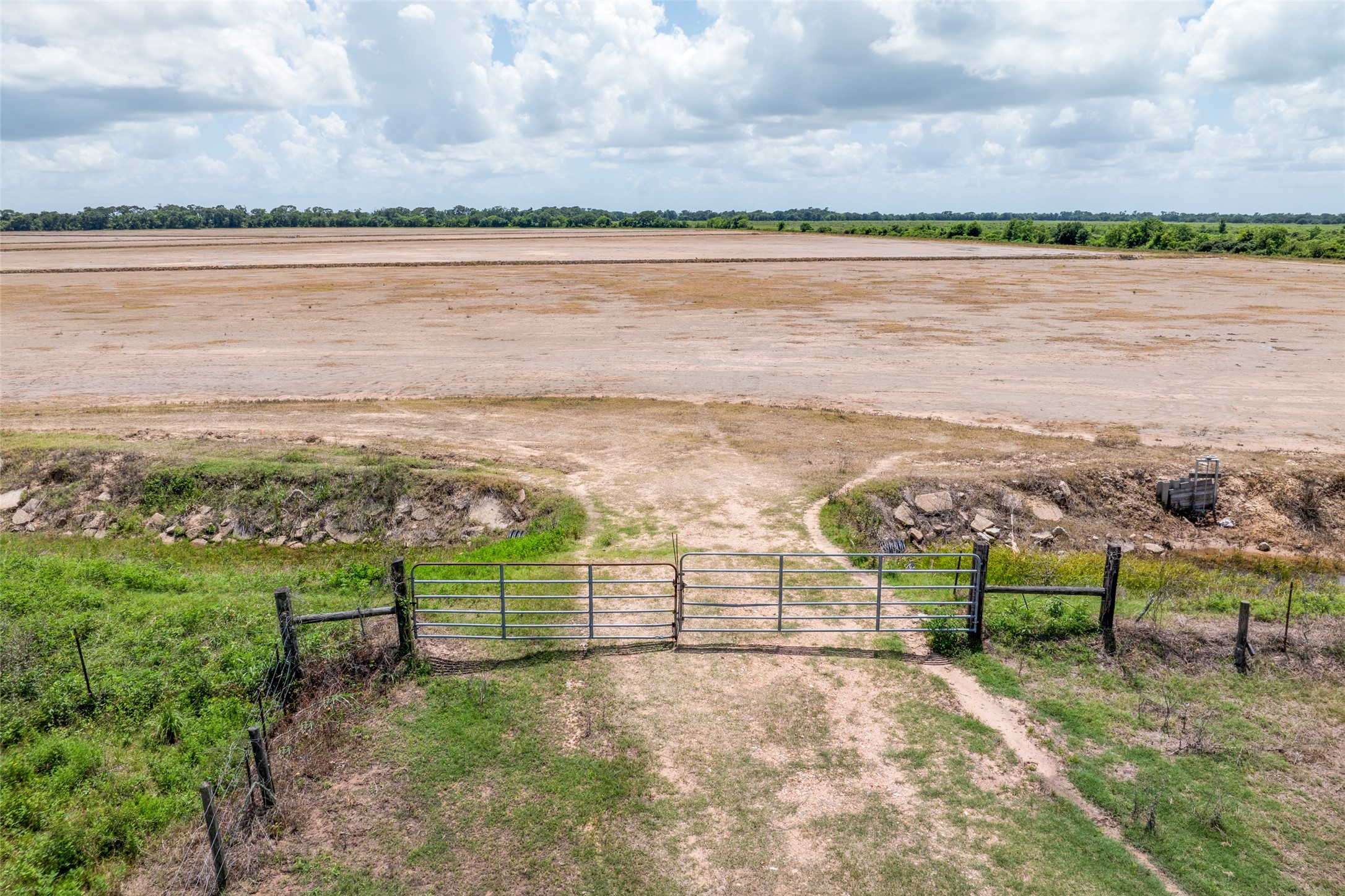 0 Cr 285 Lissie Tx 77454 East Bernard, TX 77435 - Photo 8 of 18 a view of a lake from a yard