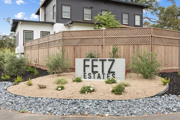 a view of a house with backyard and tree