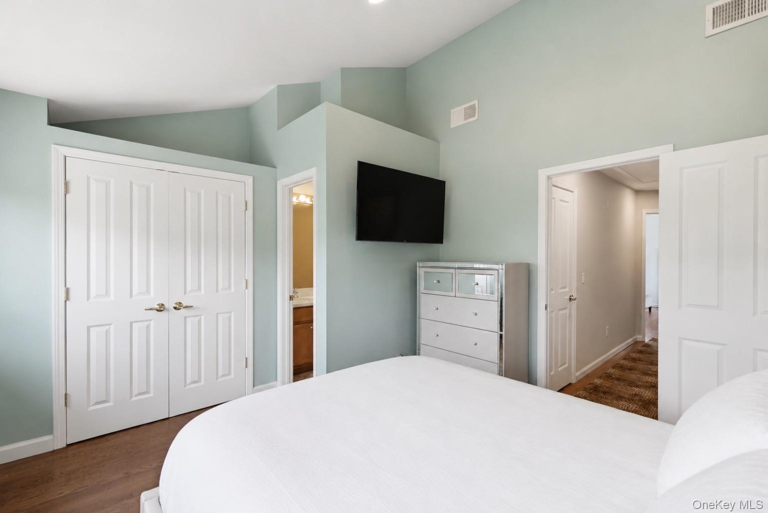 323 Waterside Close Peekskill, NY 10566 - Photo 21 of 42 2nd bedroom has a double-door closet, and a private bathroom.