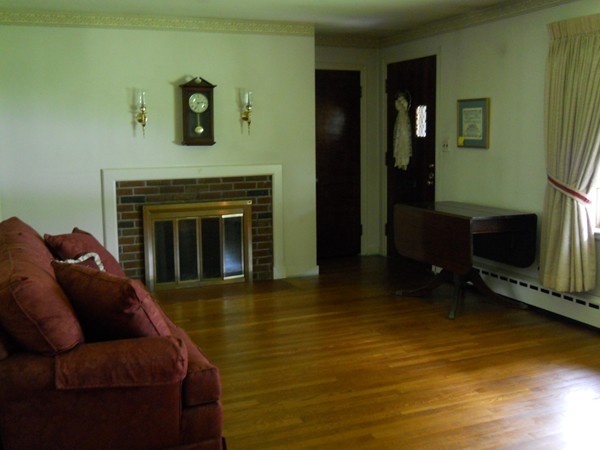 18 Stoneleigh Road Worcester, MA 01606 - Photo 3 of 16 Gallery Image 3