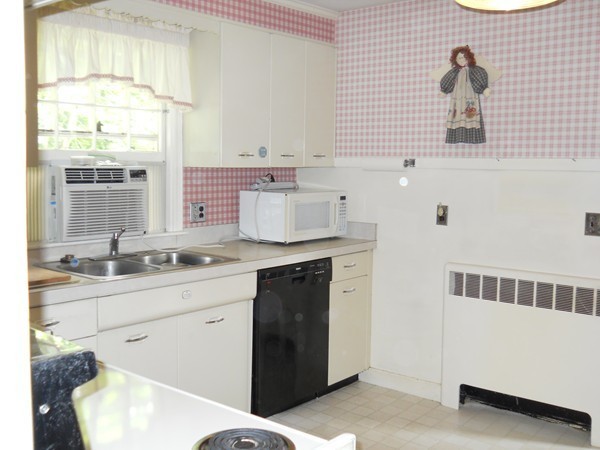 18 Stoneleigh Road Worcester, MA 01606 - Photo 6 of 16 Gallery Image 6