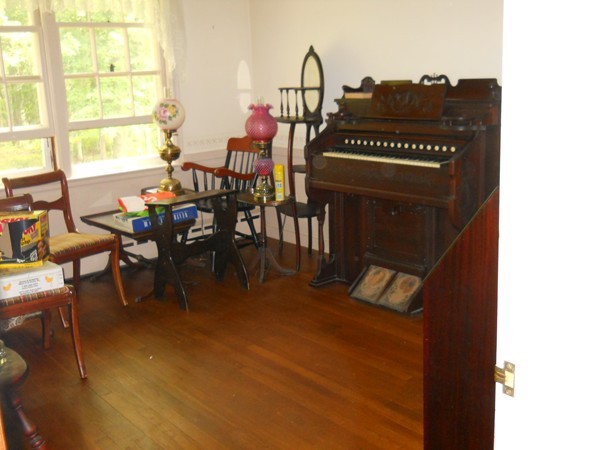18 Stoneleigh Road Worcester, MA 01606 - Photo 8 of 16 Gallery Image 8