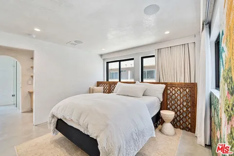 $4,995,000 | 15 Reef Street, Marina del Rey, CA 90292