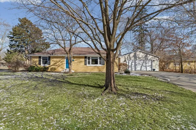 $199,900 | 11 Normandy Place, Champaign, IL 61821