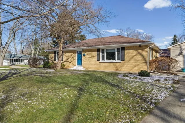 $199,900 | 11 Normandy Place, Champaign, IL 61821