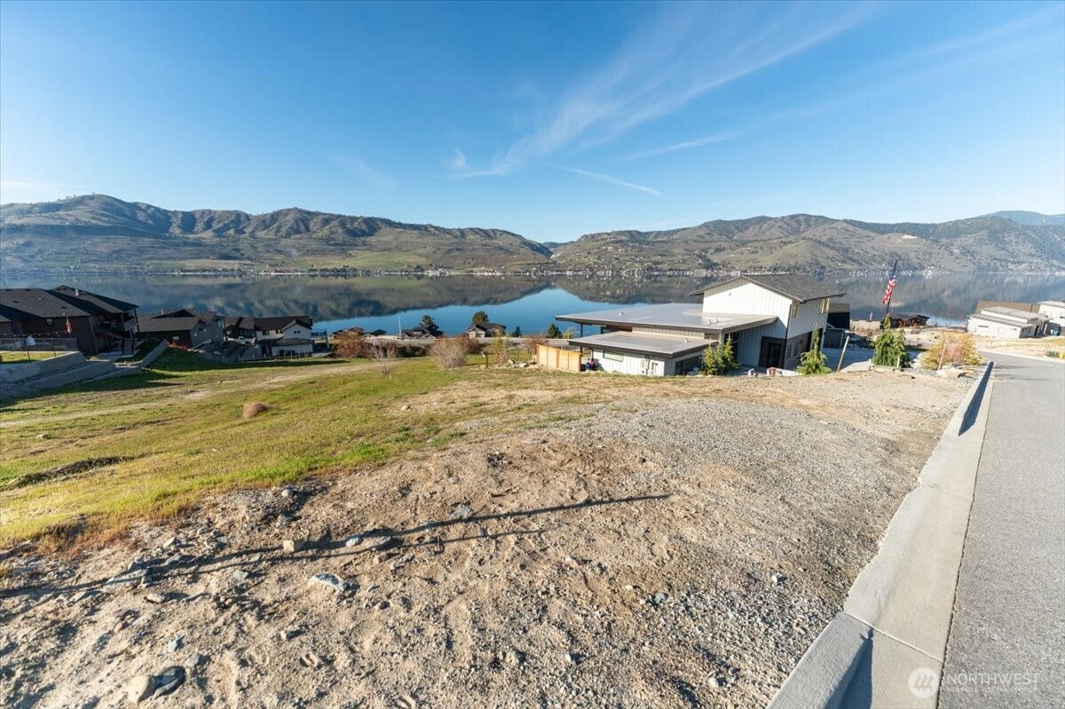 256 Apple Avenue Chelan, WA 98816 - Photo 13 of 18 a view of an ocean with beach