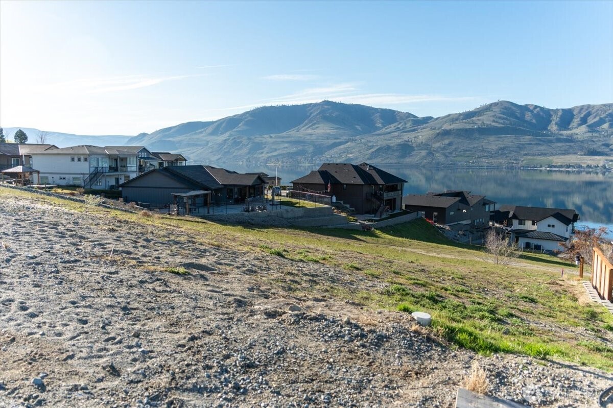 256 Apple Avenue Chelan, WA 98816 - Photo 14 of 18 a view of a houses with a mountain view