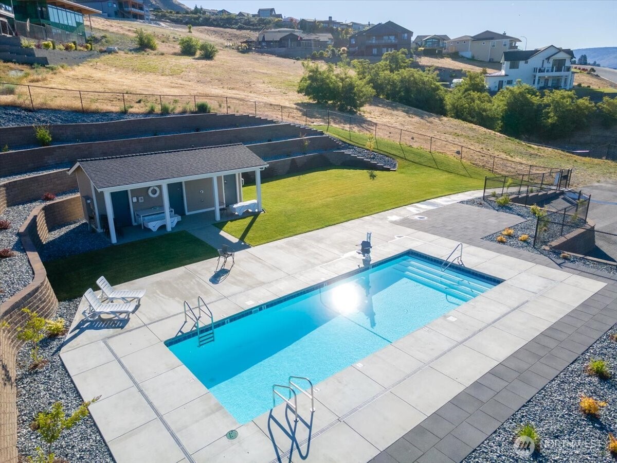 256 Apple Avenue Chelan, WA 98816 - Photo 17 of 18 a view of a ocean with a terrace
