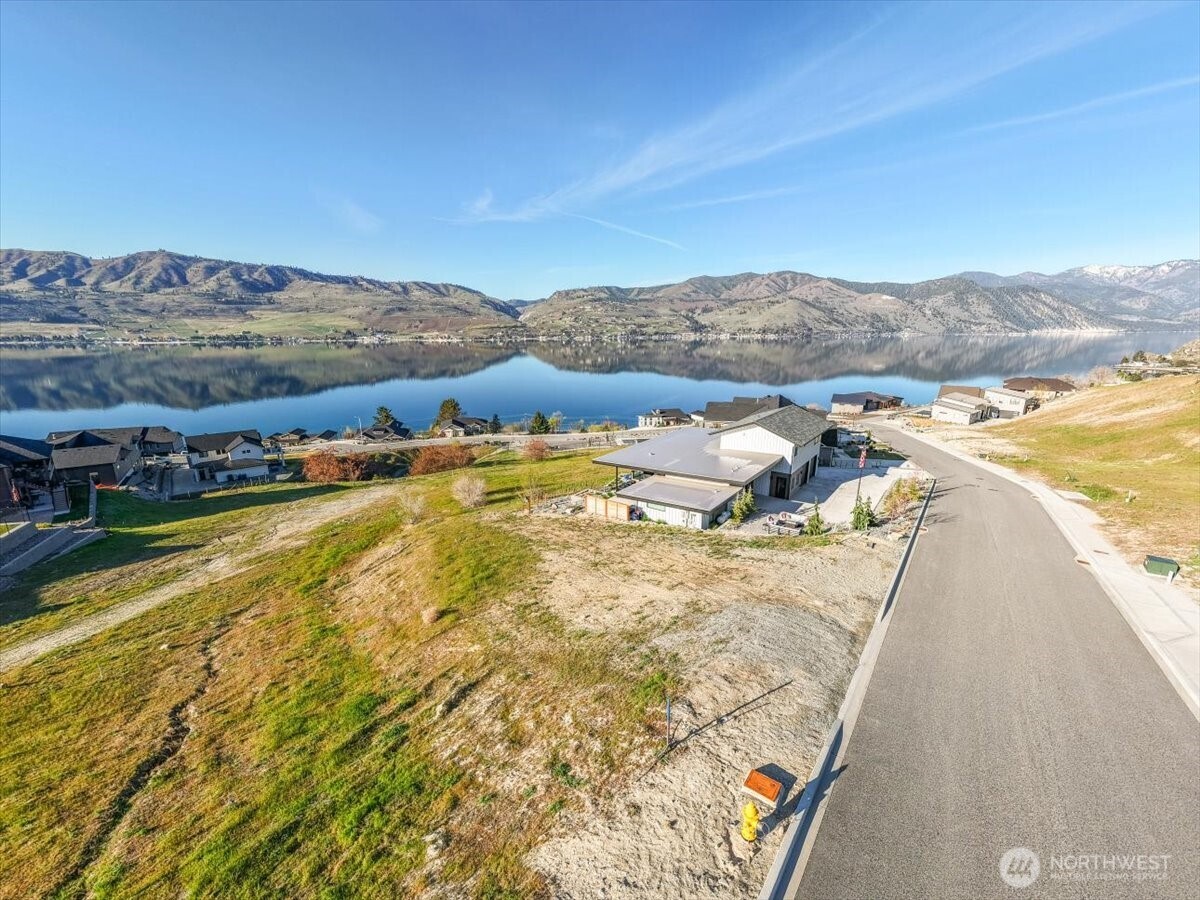 256 Apple Avenue Chelan, WA 98816 - Photo 5 of 18 a view of an ocean with a mountain