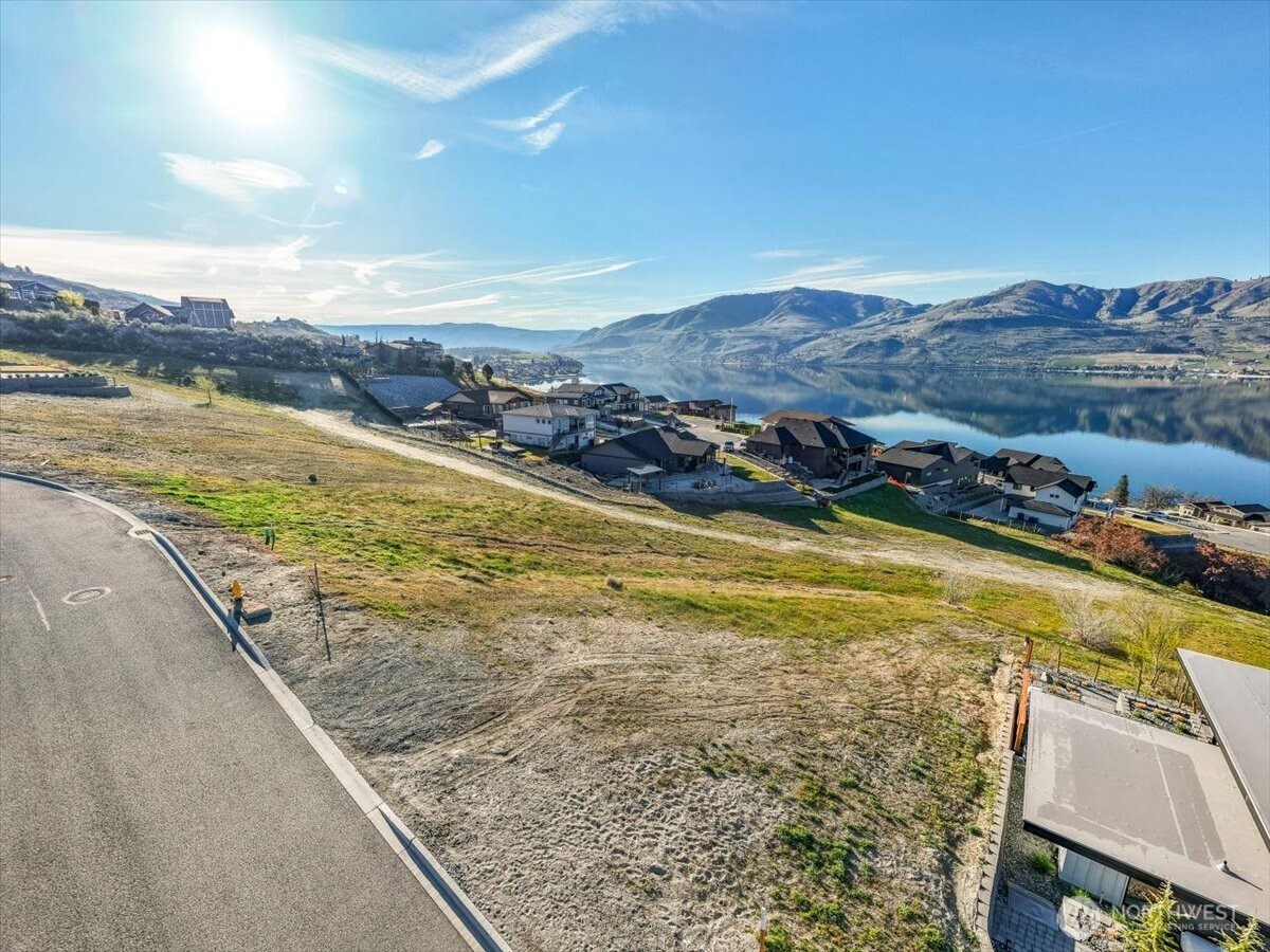 256 Apple Avenue Chelan, WA 98816 - Photo 6 of 18 a view of an ocean and a mountain