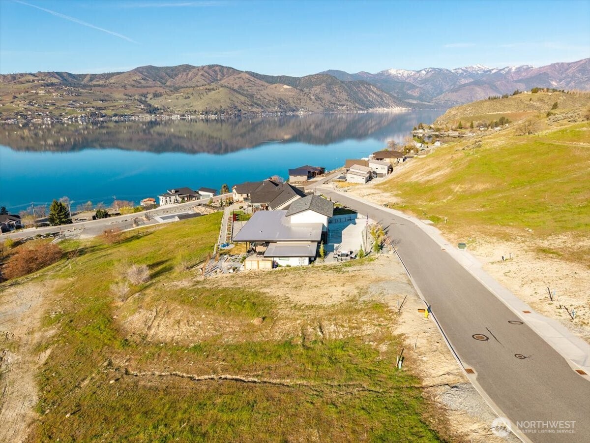 256 Apple Avenue Chelan, WA 98816 - Photo 8 of 18 a view of an ocean and a mountain