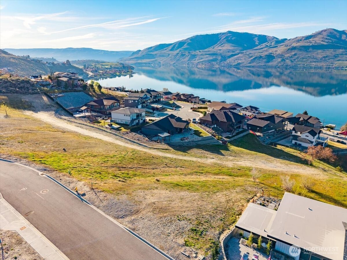 256 Apple Avenue Chelan, WA 98816 - Photo 9 of 18 a view of an ocean and beach