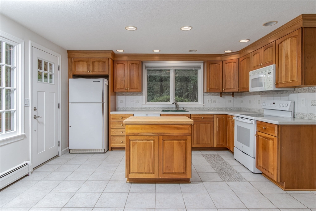 551 Old Dunstable Road Groton, MA 01450 - Photo 4 of 36