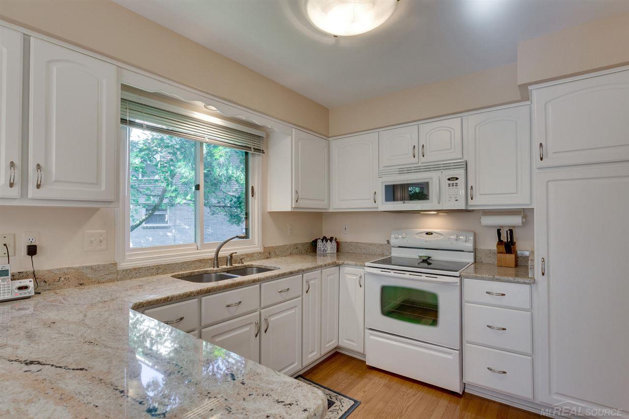 564 Buttercup Court Rochester Hills, MI 48307 - Photo 14 of 31