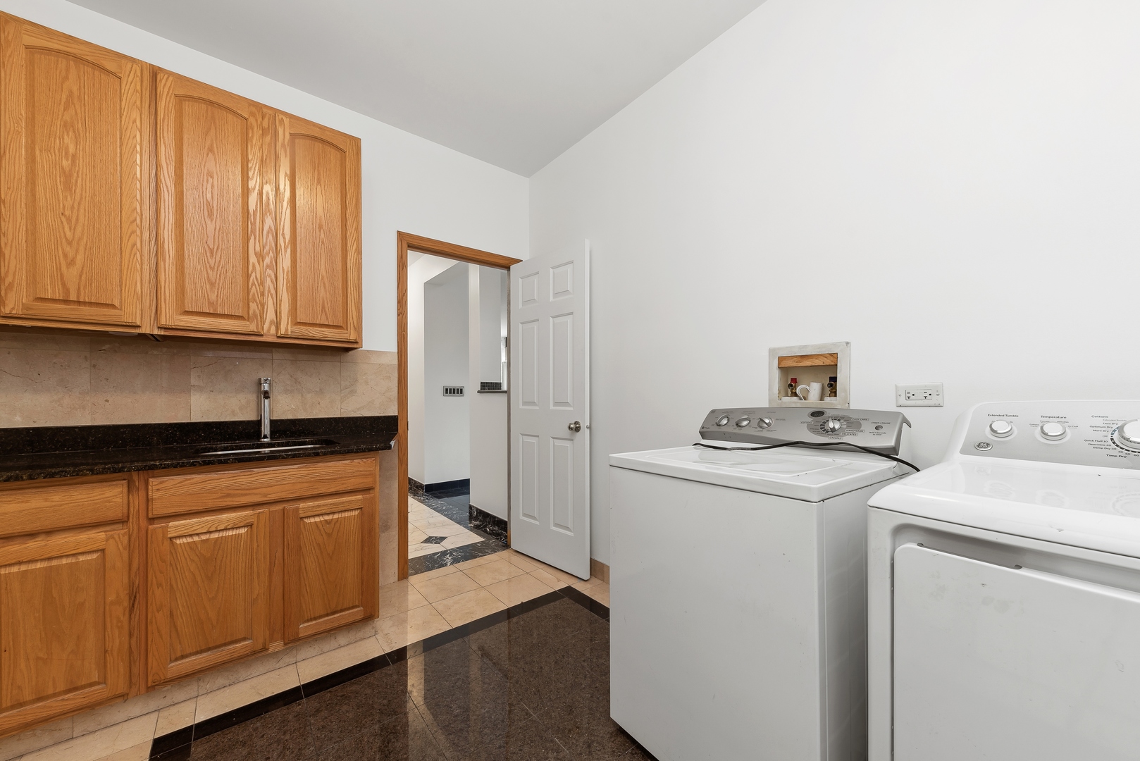 1115 South Elmhurst Road Wheeling, IL 60090 - Photo 27 of 33 a view of a kitchen with sink washer and dryer