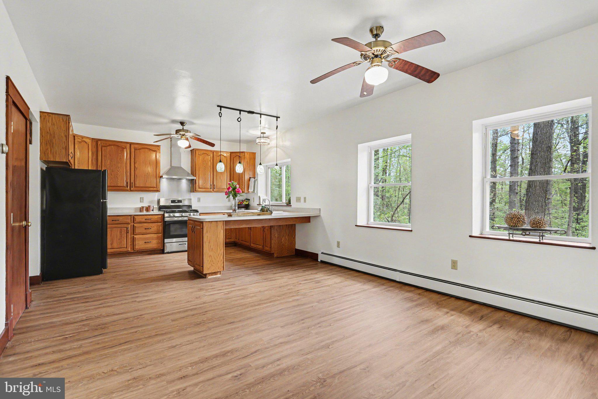 204 Bullfrog Road Gettysburg, PA 17325 - Photo 10 of 52 Kitchen and Dining Space