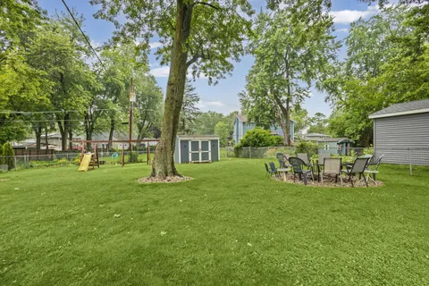 $239,999 | 18111 West Twin Lakes Boulevard, Grayslake, IL 60030