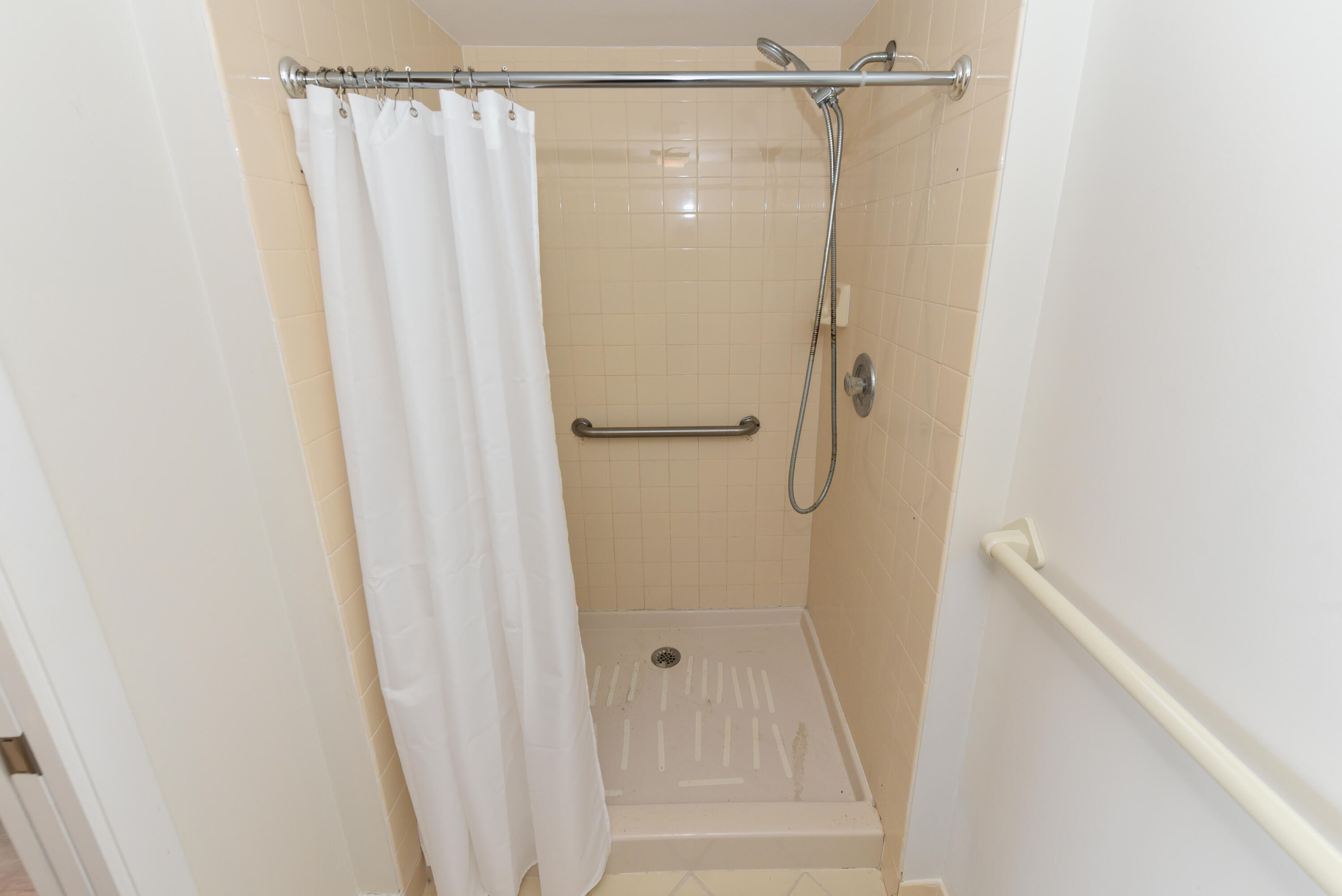 2401 Marina Isle Way, Unit 405 Jupiter, FL 33477 - Photo 26 of 30 a bathroom with a shower