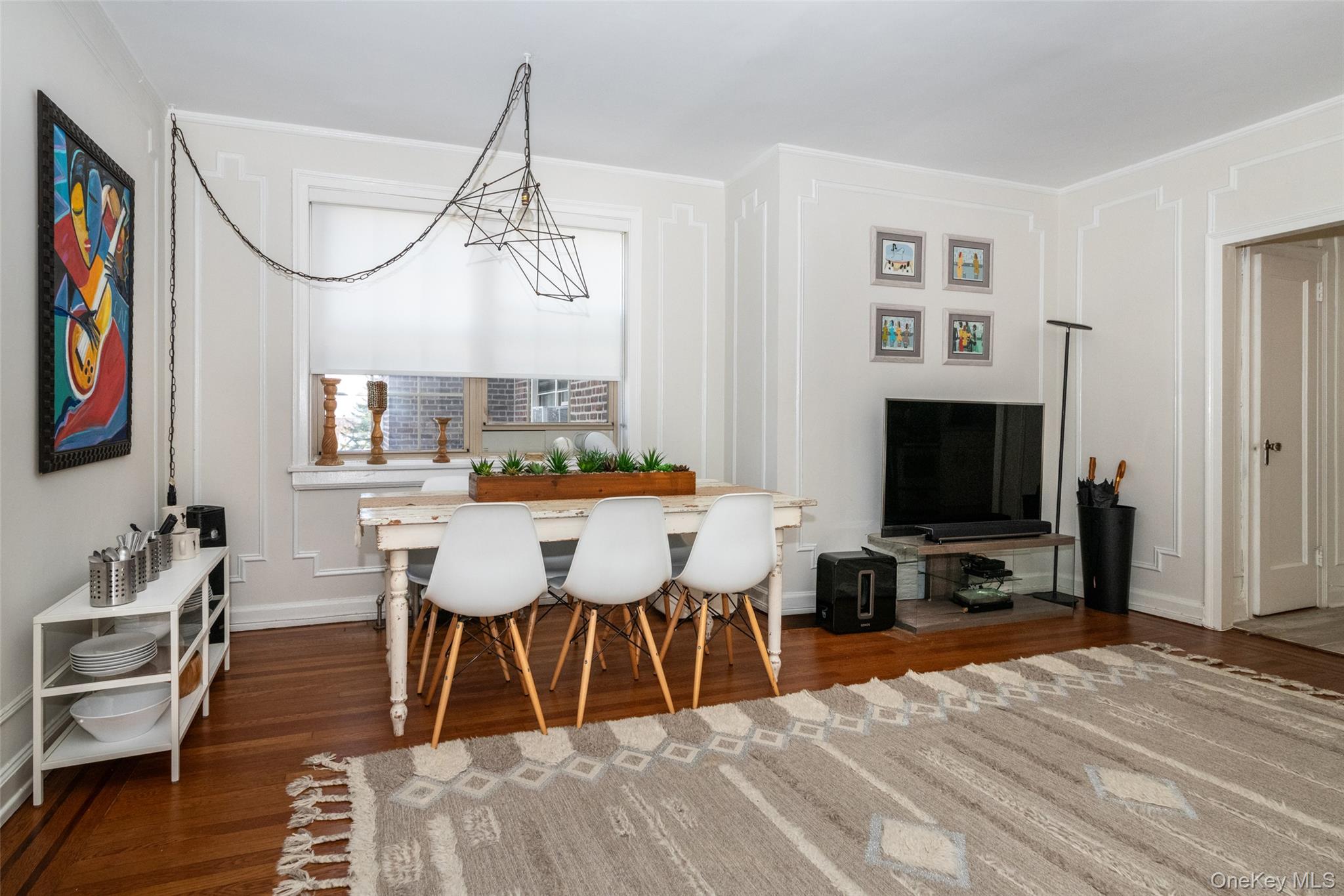 151 Centre Avenue, Unit 5B New Rochelle, NY 10805 - Photo 7 of 14 a dining room with wooden floor a glass table and chairs