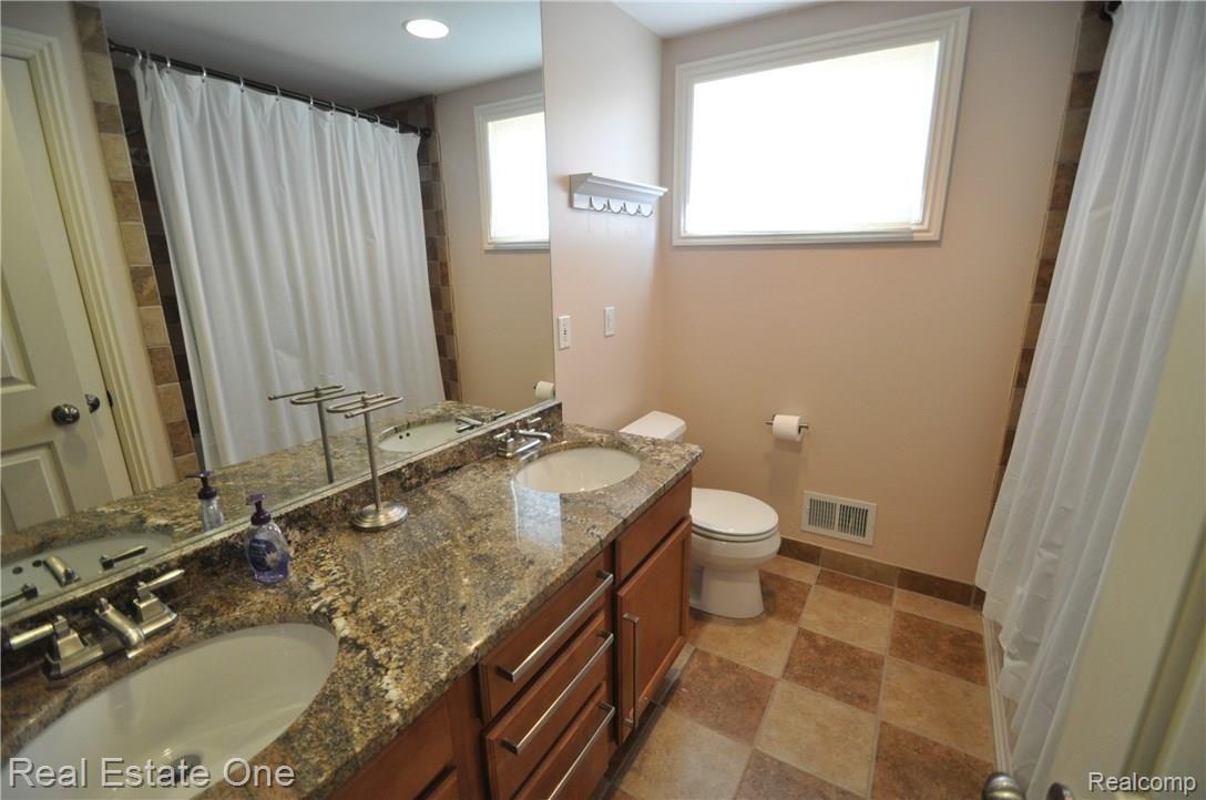 633 Baker Street Rochester, MI 48307 - Photo 23 of 26 23.JPG