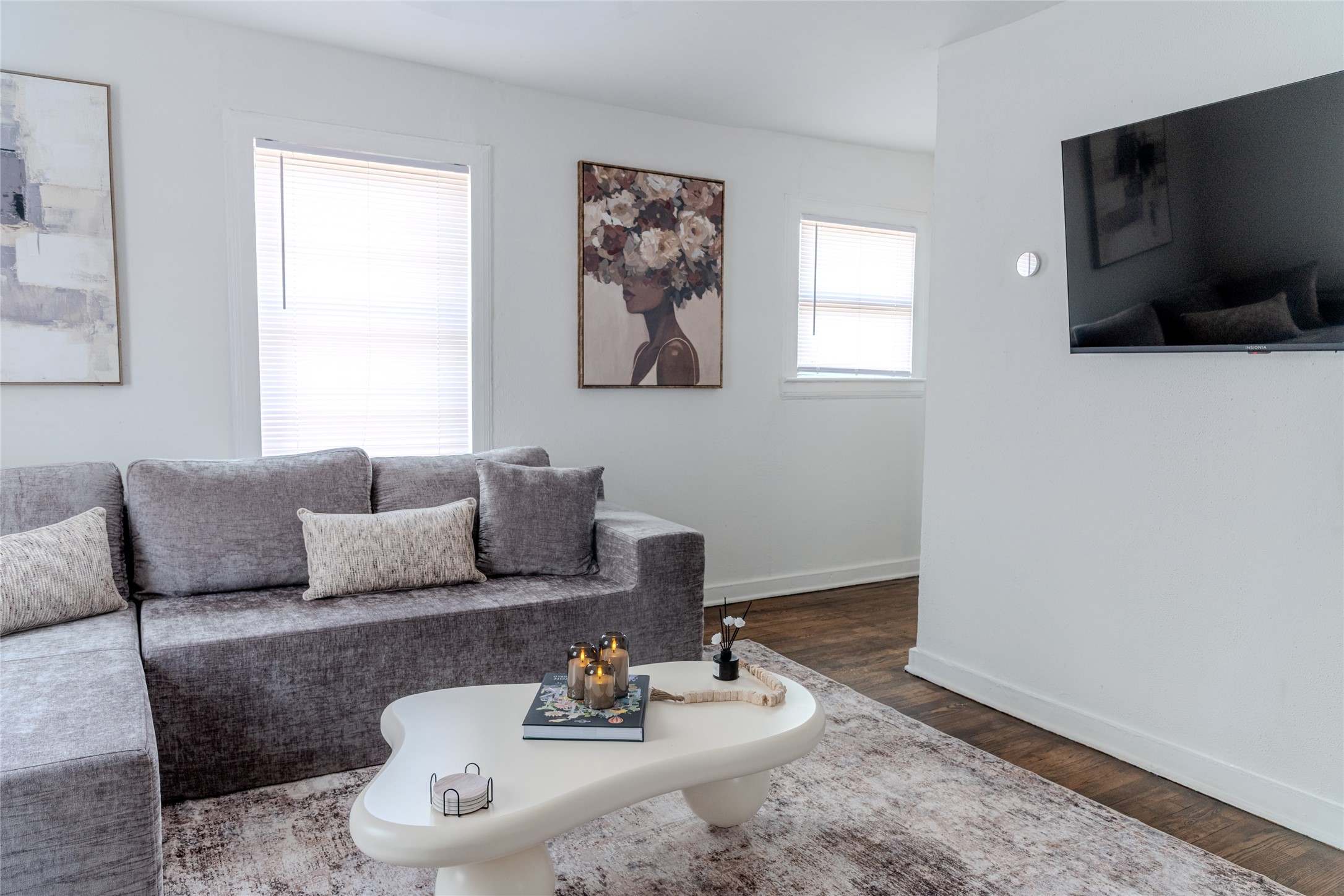 2016 Dunlavy Street, Unit 3 Houston, TX 77006 - Photo 7 of 22 a living room with furniture and a flat screen tv