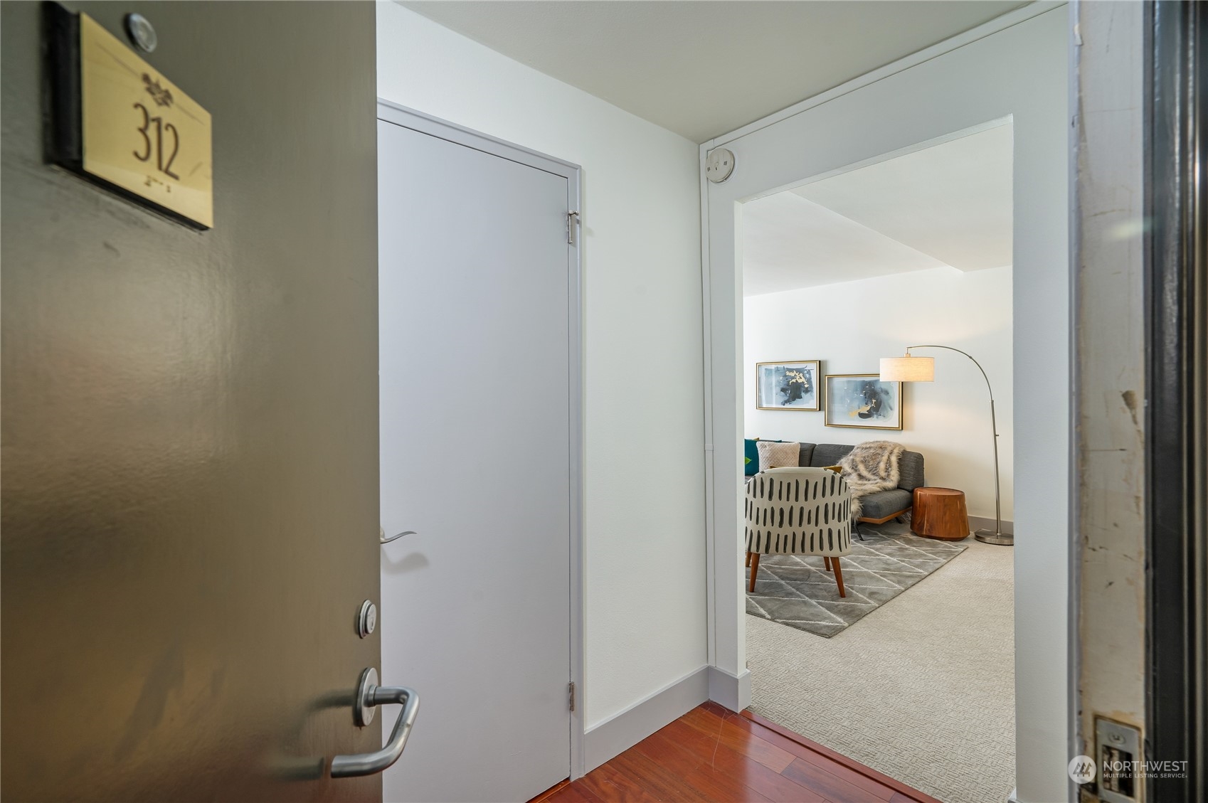 1105 Spring Street, Unit 312 Seattle, WA 98104 - Photo 6 of 26 a very nice looking room