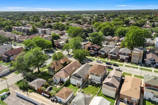 an aerial view of a swimming pool and mountain view